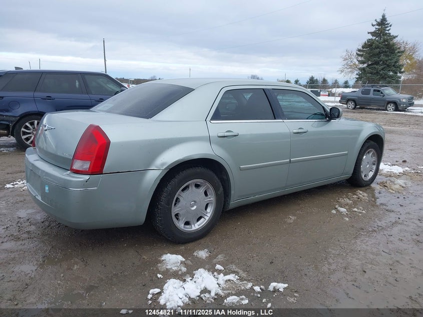 2C3AA53G85H528559 2005 CHRYSLER 300 photo no. 4