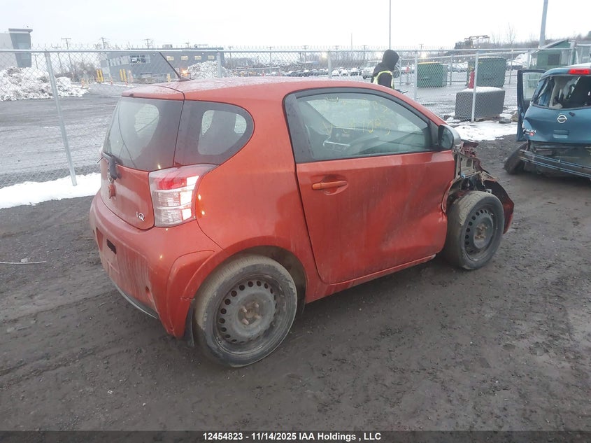 JTNJJXB01CJ014085 2012 TOYOTA IQ photo no. 4