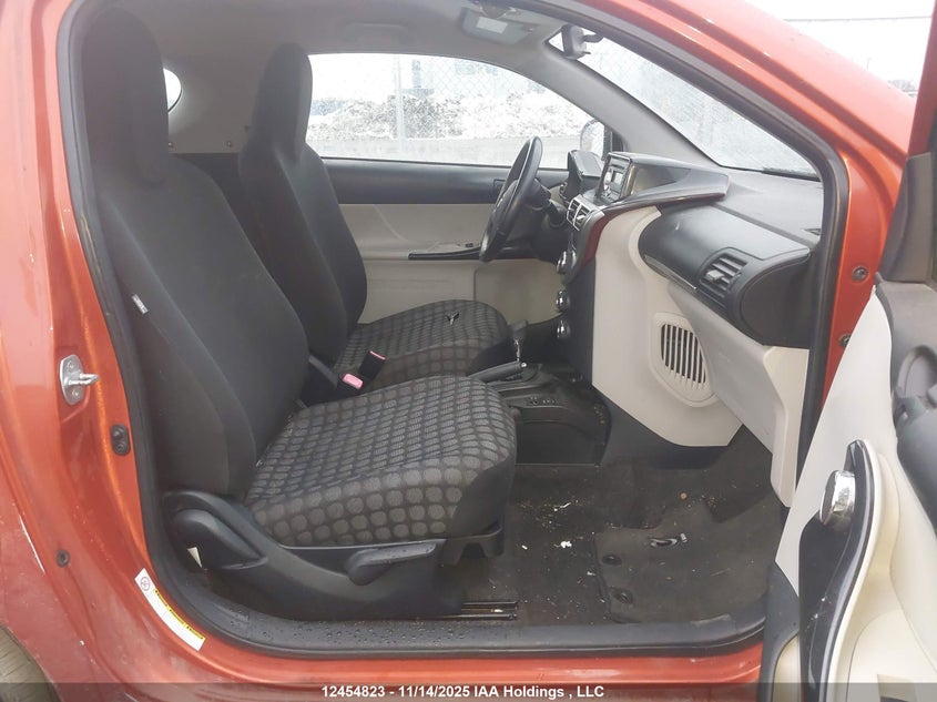 JTNJJXB01CJ014085 2012 TOYOTA IQ photo no. 5
