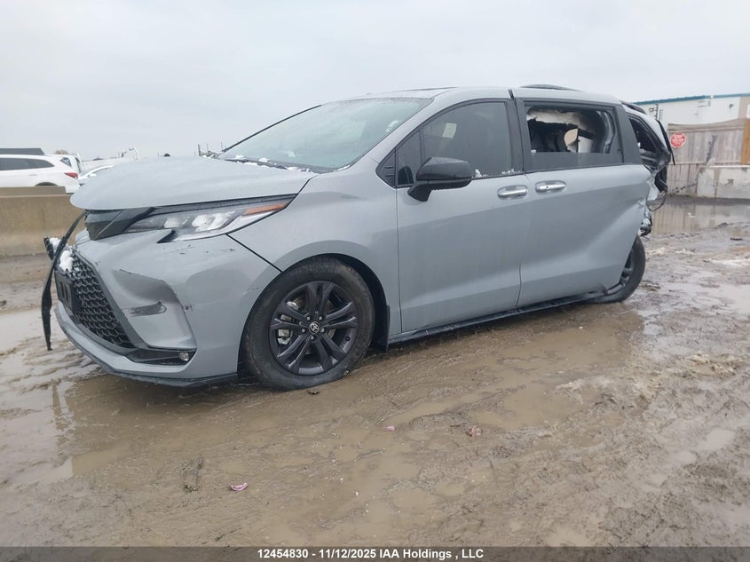 5TDGSKFC2SS204126 2025 TOYOTA SIENNA photo no. 2