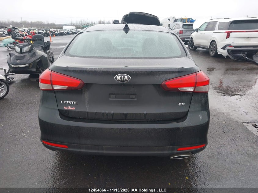 3KPFL4A86JE195401 2018 KIA FORTE photo no. 17