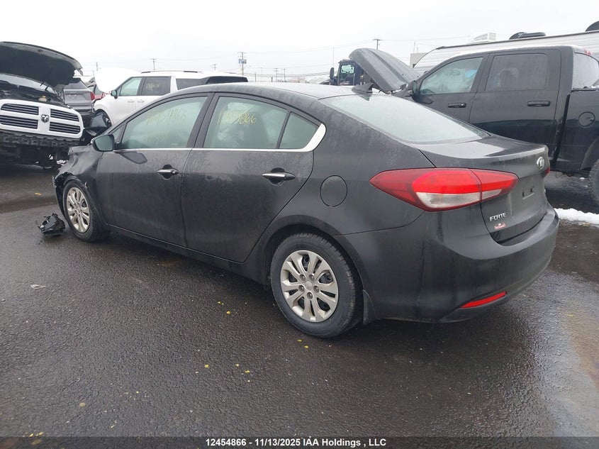 3KPFL4A86JE195401 2018 KIA FORTE photo no. 3