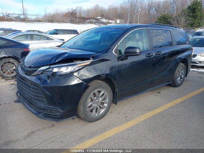 5TDGRKEC4NS131925 2022 TOYOTA SIENNA photo no. 2