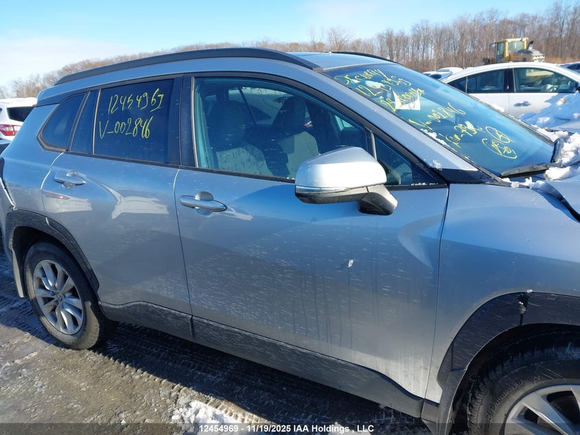 2022 Toyota Corolla Cross Le VIN: 7MUBAABG9NV002846 Lot: 12454969