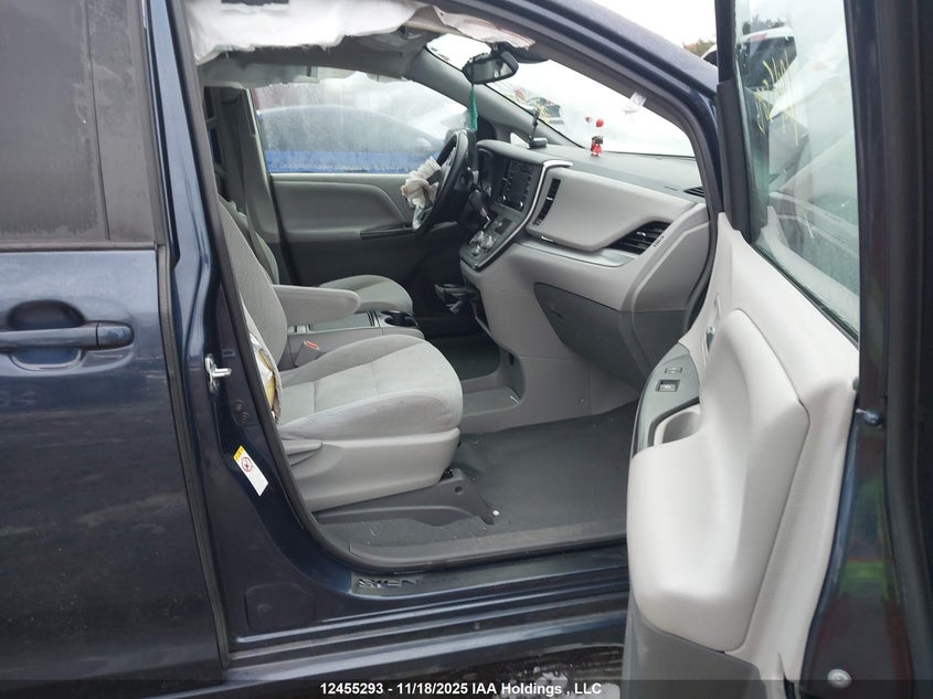 5TDKZ3DC2KS992632 2019 TOYOTA SIENNA photo no. 5