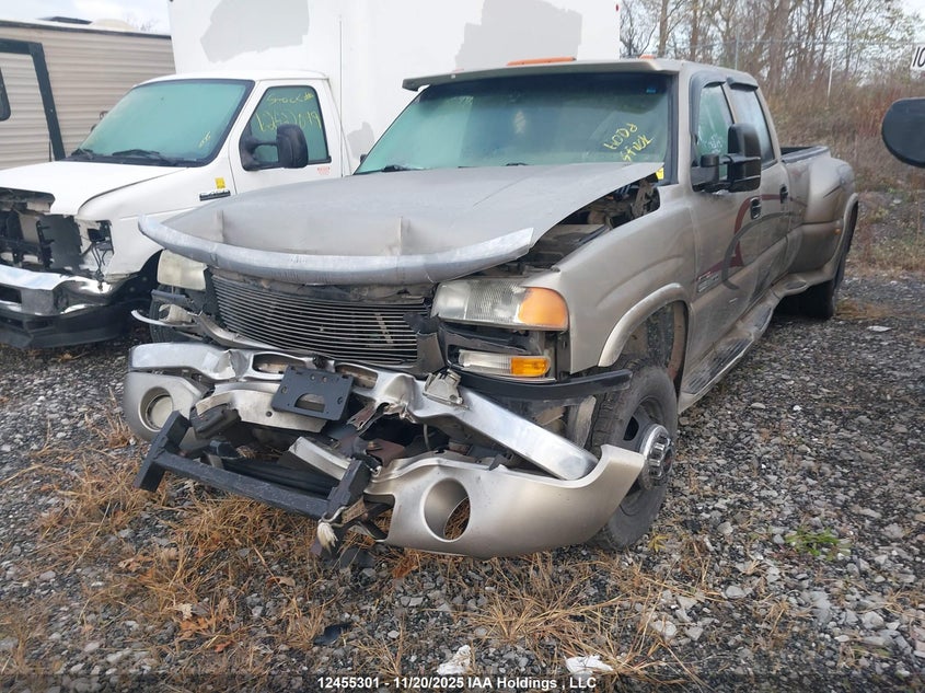 1GTJK33143F232123 2003 GMC  photo no. 2