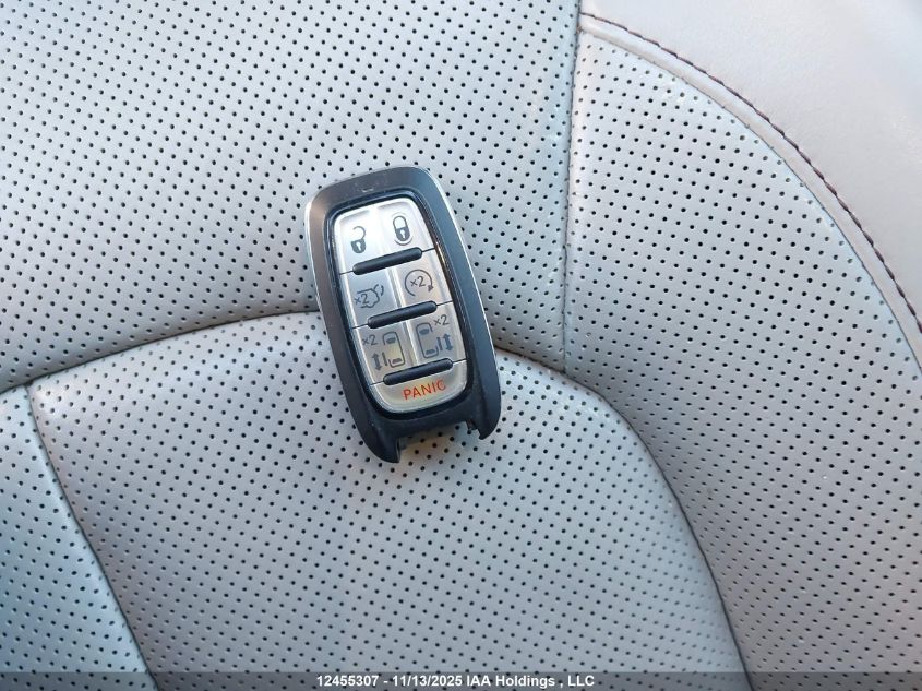 2017 Chrysler Pacifica Limited VIN: 2C4RC1GG7HR533018 Lot: 12455307