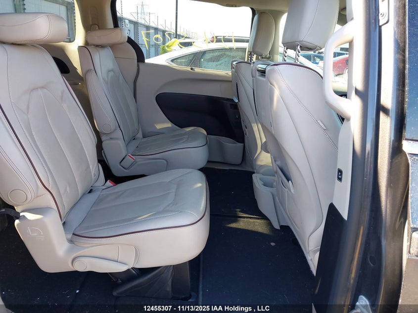 2017 Chrysler Pacifica Limited VIN: 2C4RC1GG7HR533018 Lot: 12455307