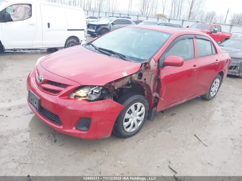 2T1BU4EE2DC050063 2013 TOYOTA COROLLA photo no. 2