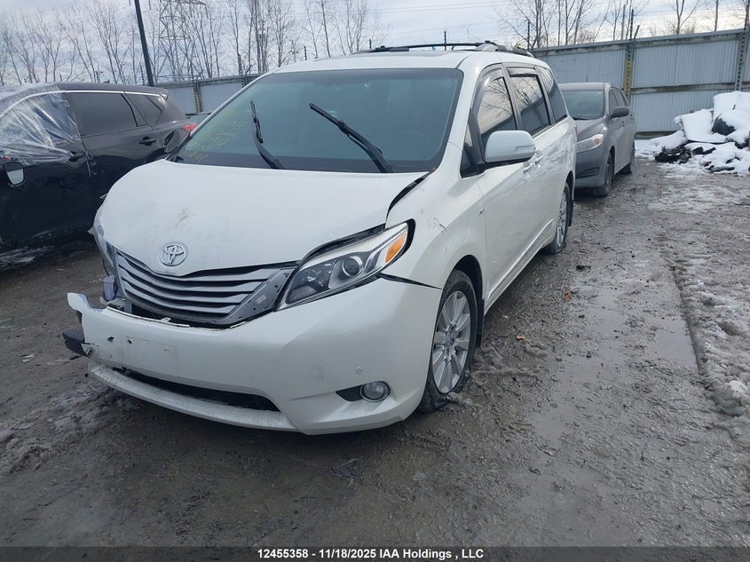 5TDDZ3DC8HS169978 2017 TOYOTA SIENNA photo no. 2