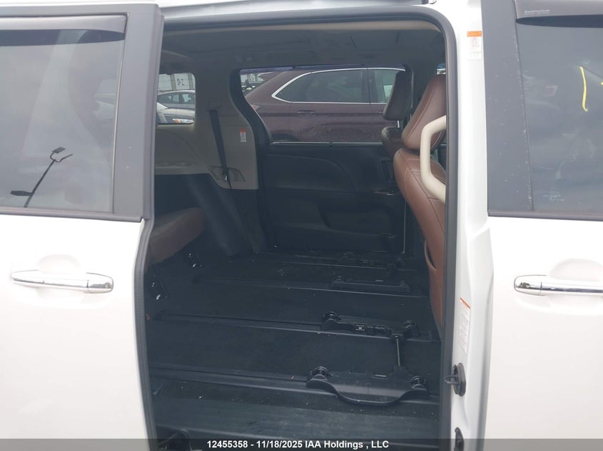 5TDDZ3DC8HS169978 2017 TOYOTA SIENNA photo no. 8