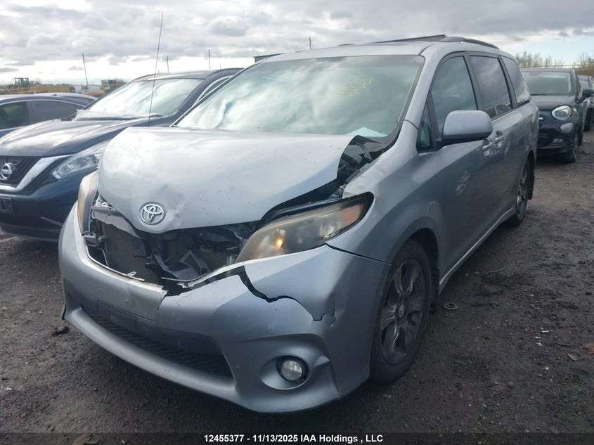 5TDXK3DC1BS054132 2011 TOYOTA SIENNA photo no. 2