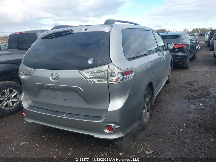 5TDXK3DC1BS054132 2011 TOYOTA SIENNA photo no. 4