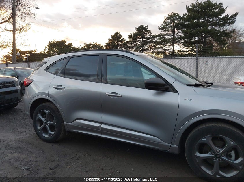1FMCU9MN8PUA56441 2023 FORD ESCAPE photo no. 13