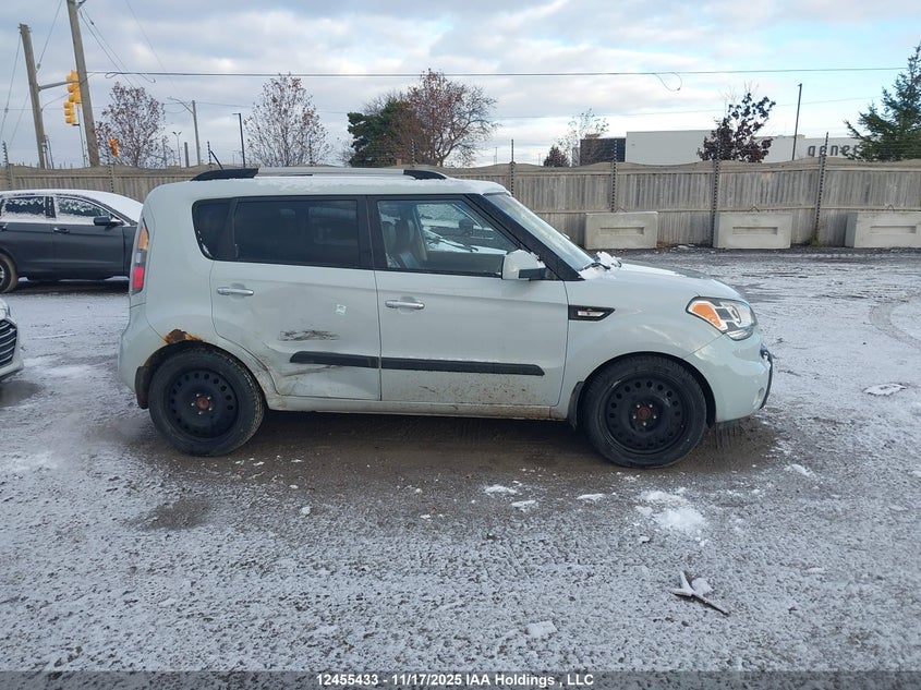 2011 Kia Soul 2.0L 2U/2.0L 4U/2.0L 4U Burner/2.0L 4U Luxury/2.0L 4U Retro/2.0L 4U Sx VIN: KNDJT2A22B7208639 Lot: 12455433