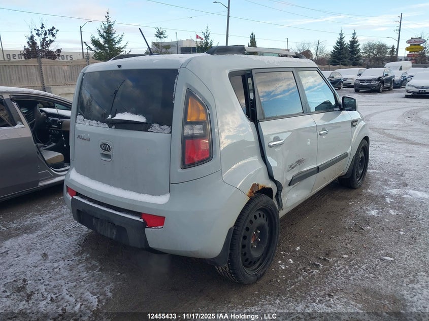 KNDJT2A22B7208639 2011 KIA SOUL photo no. 4