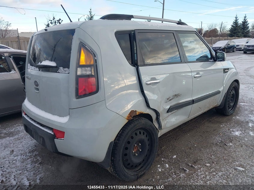 2011 Kia Soul 2.0L 2U/2.0L 4U/2.0L 4U Burner/2.0L 4U Luxury/2.0L 4U Retro/2.0L 4U Sx VIN: KNDJT2A22B7208639 Lot: 12455433