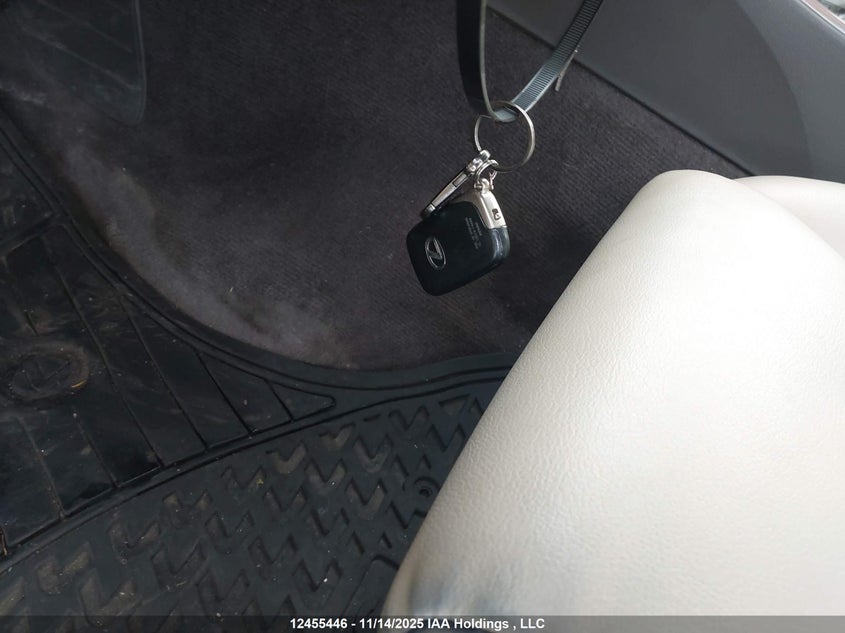 JTHCF5C20A5038451 2010 LEXUS IS photo no. 11