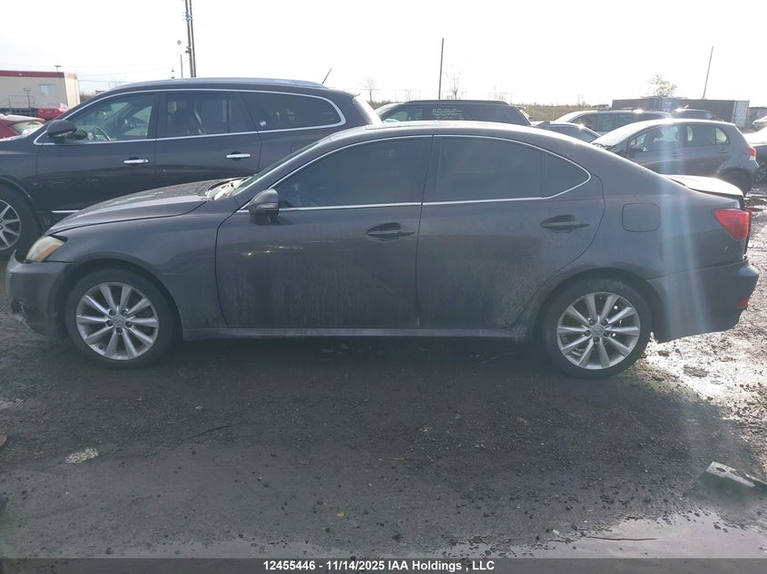 JTHCF5C20A5038451 2010 LEXUS IS photo no. 14