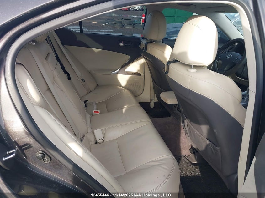 JTHCF5C20A5038451 2010 LEXUS IS photo no. 8