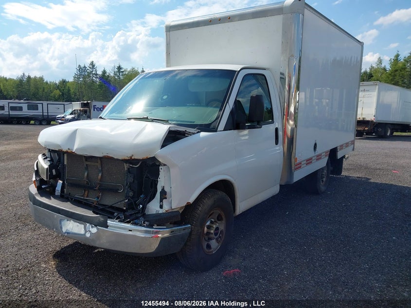 2015 GMC Savana, Front, IAAI, VIN 1GD072CF2F1186615 — photo 2