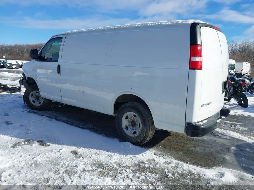1GTW7AFP3R1253370 2024 GMC  photo no. 3