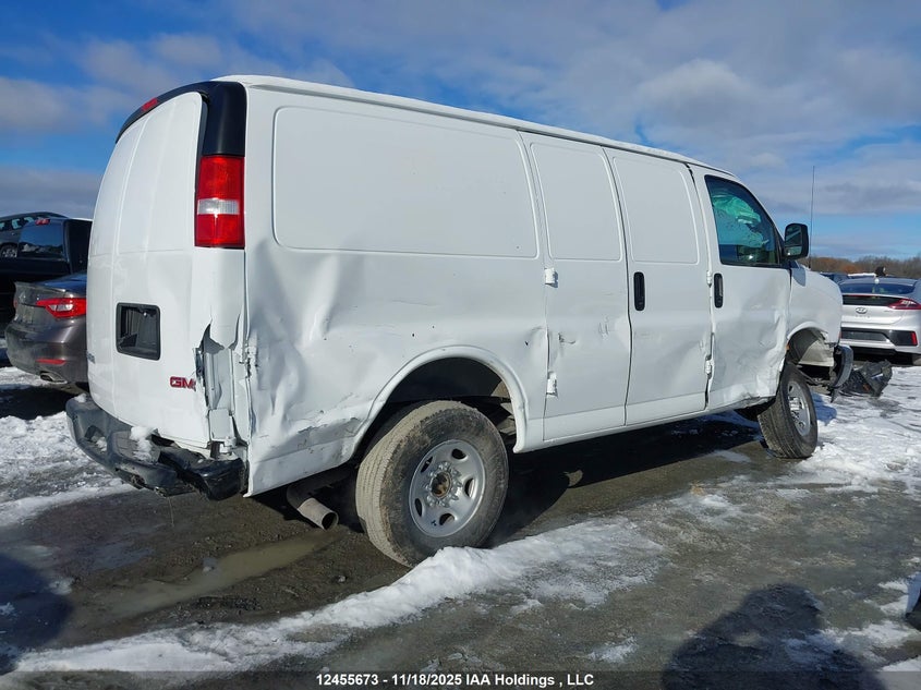 1GTW7AFP3R1253370 2024 GMC  photo no. 4