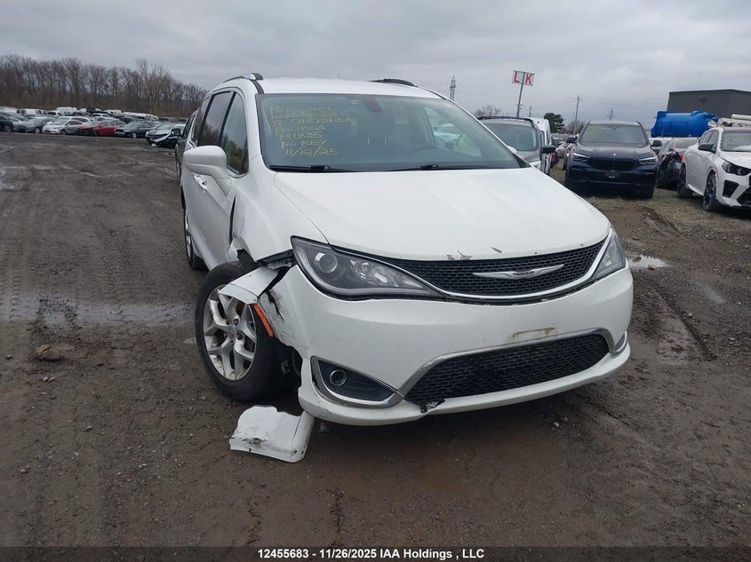 2C4RC1EG7HR781935 2017 CHRYSLER PACIFICA photo no. 3