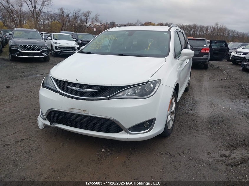 2C4RC1EG7HR781935 2017 CHRYSLER PACIFICA photo no. 2