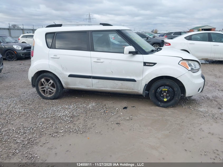 KNDJT2A2XB7725185 2011 KIA SOUL photo no. 13
