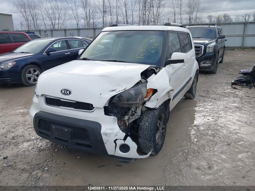 KNDJT2A2XB7725185 2011 KIA SOUL photo no. 2