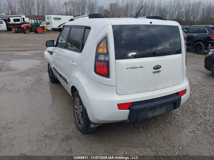 KNDJT2A2XB7725185 2011 KIA SOUL photo no. 3