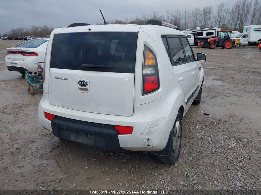 KNDJT2A2XB7725185 2011 KIA SOUL photo no. 4