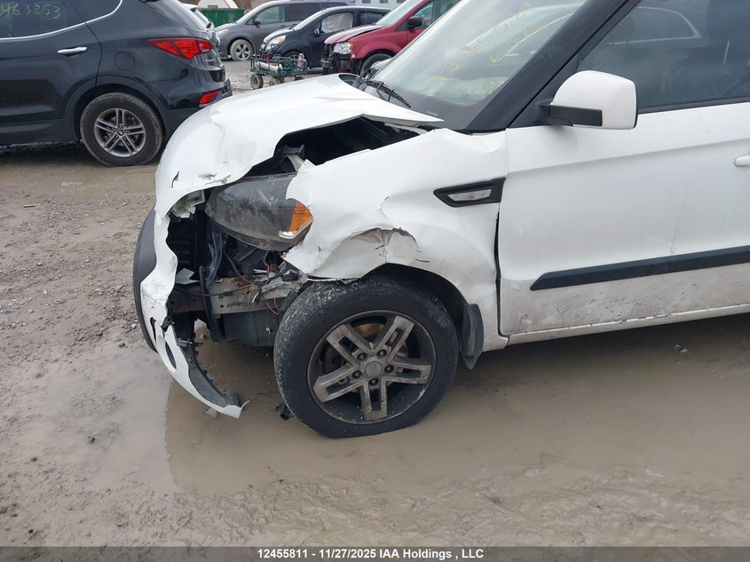 KNDJT2A2XB7725185 2011 KIA SOUL photo no. 6