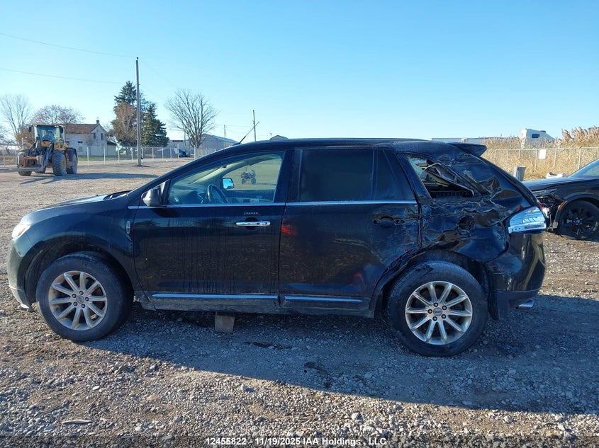 2LMDJ8JK3DBL10001 2013 LINCOLN MKX photo no. 13