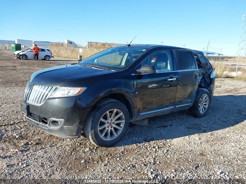 2LMDJ8JK3DBL10001 2013 LINCOLN MKX photo no. 2