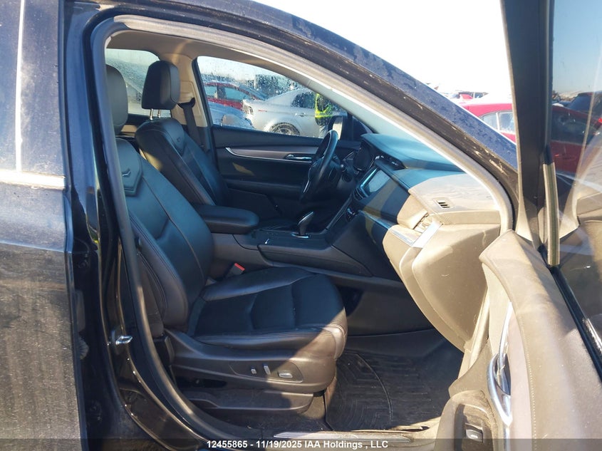 1GYKNDRS4HZ111786 2017 CADILLAC XT5 photo no. 5