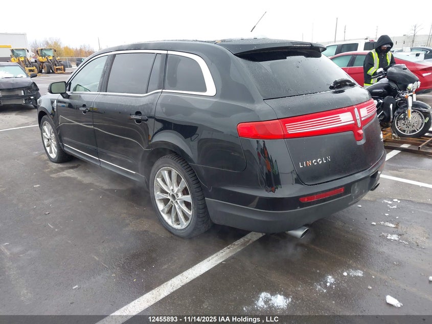 2LMHJ5AT4BBJ53732 2011 LINCOLN MKT photo no. 3