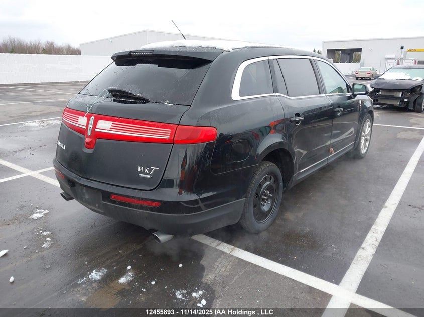 2LMHJ5AT4BBJ53732 2011 LINCOLN MKT photo no. 4