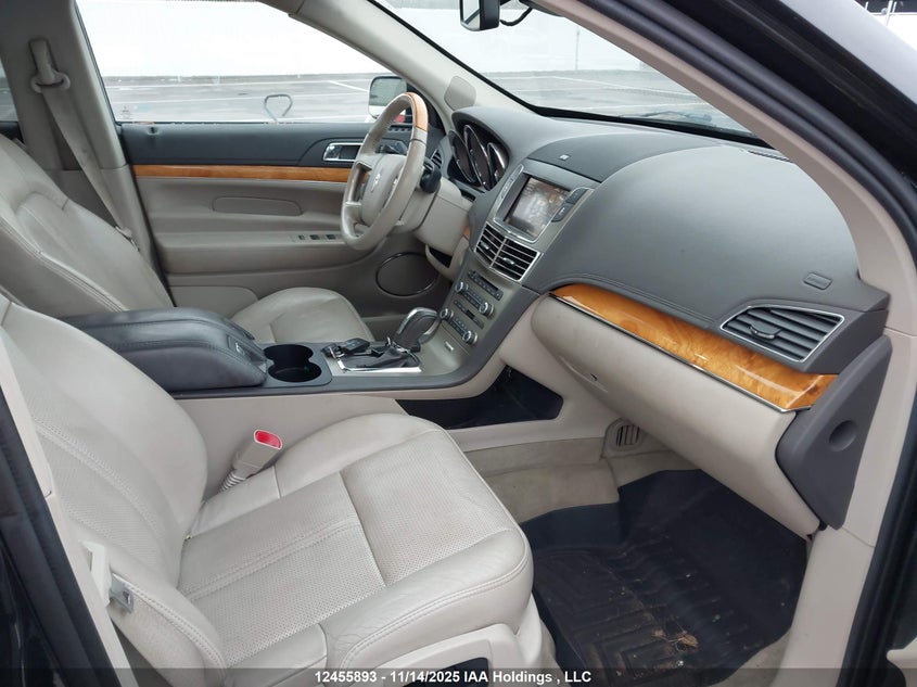 2LMHJ5AT4BBJ53732 2011 LINCOLN MKT photo no. 5