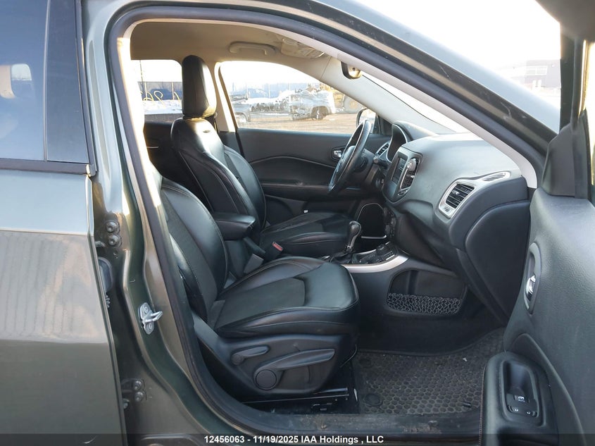 3C4NJDBB7JT265351 2018 JEEP COMPASS photo no. 5
