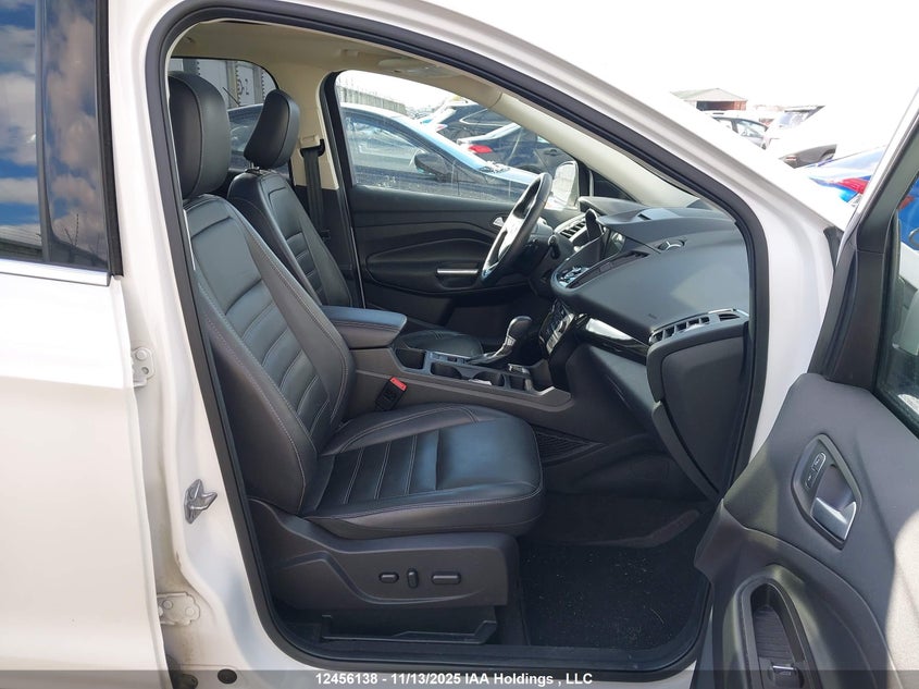 1FMCU9J91JUC21776 2018 FORD ESCAPE photo no. 5