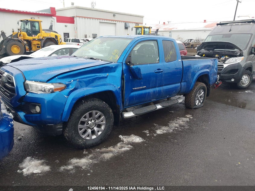 5TFSZ5AN8JX136441 2018 TOYOTA TACOMA photo no. 2