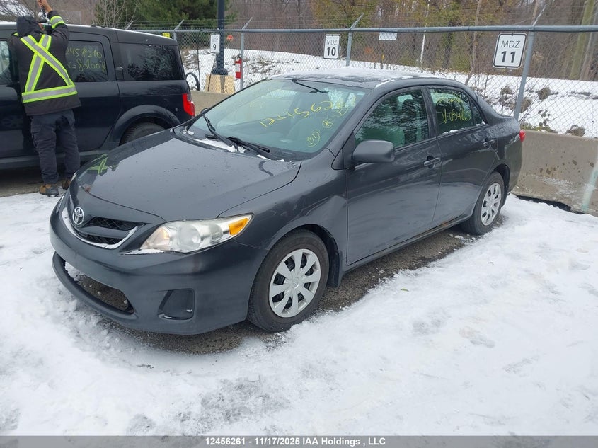 2T1BU4EEXDC054863 2013 TOYOTA COROLLA photo no. 2