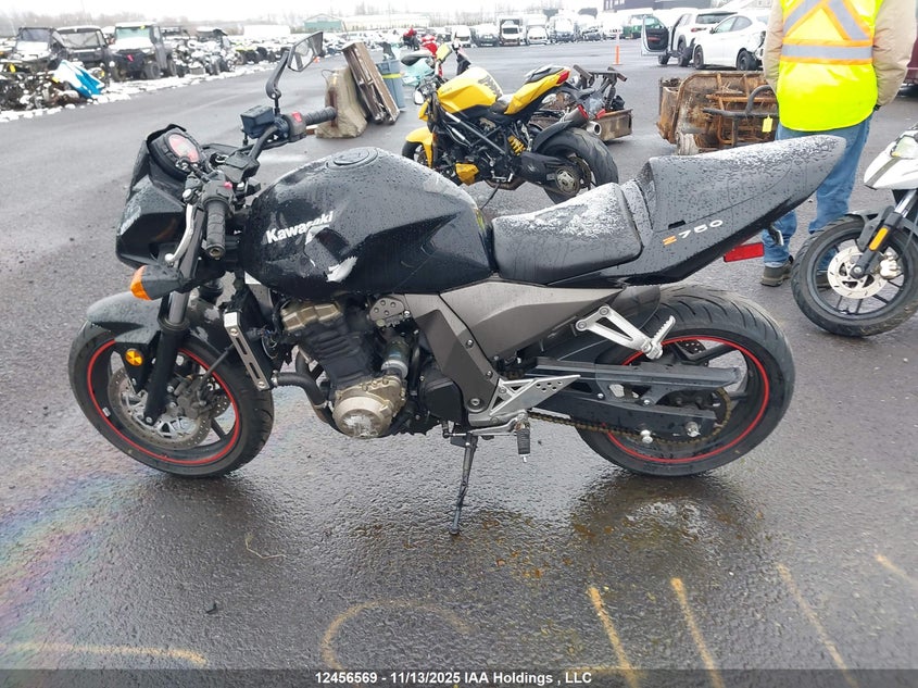 2004 Kawasaki Zr750 G VIN: JKAZRDJ124A013127 Lot: 12456569