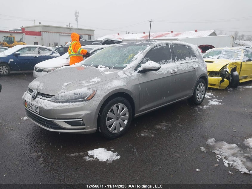3VWB17AU6JM296220 2018 VOLKSWAGEN GOLF photo no. 2