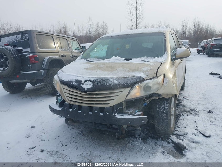 5TDZK3DC3BS042766 2011 TOYOTA SIENNA photo no. 12