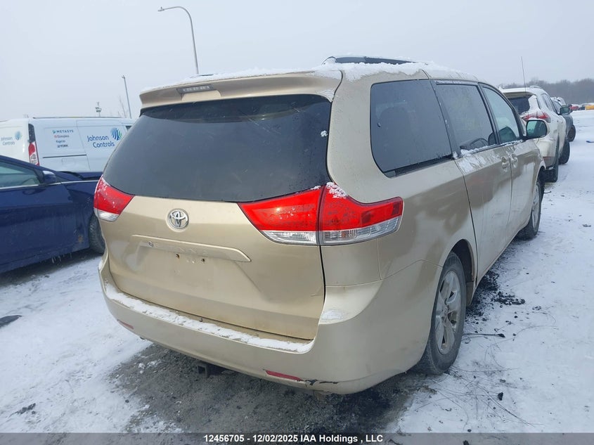 5TDZK3DC3BS042766 2011 TOYOTA SIENNA photo no. 16