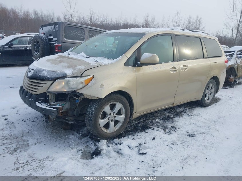 5TDZK3DC3BS042766 2011 TOYOTA SIENNA photo no. 2