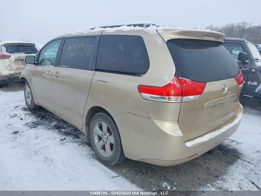 5TDZK3DC3BS042766 2011 TOYOTA SIENNA photo no. 3